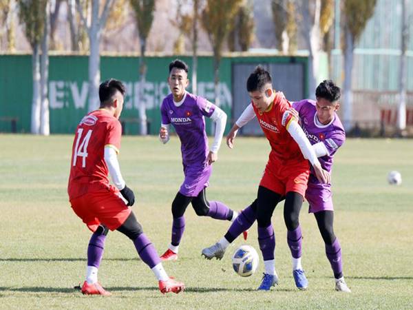 Tin bóng đá 2/11: HLV Park Hang-seo tập cho U23 sút Penalty