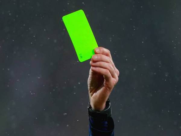 Trong bóng đá ý nghĩa của thẻ xanh là gì?