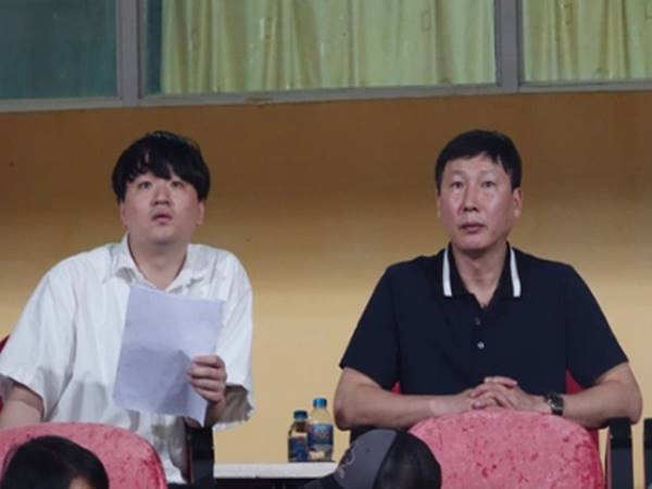 Bóng đá VN 16/5: Kim Sang Sik có trợ lý ngôn ngữ và thể lực mới
