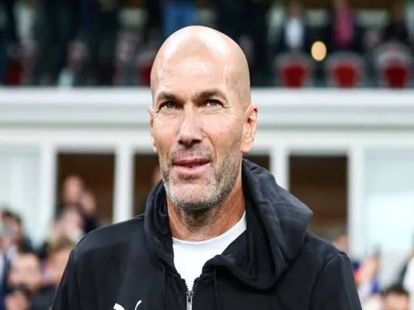 Huấn luyện viên Zinedine Zidane