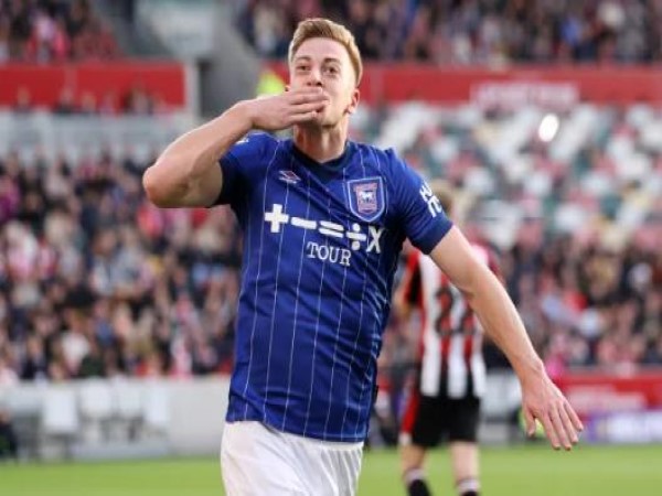 Liam Delap có thể khước từ lời mời từ Old Trafford