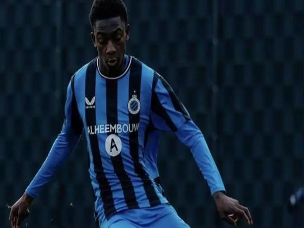 Tin Barcelona: Đàm phán chiêu mộ tài năng Jesse Bisiwu